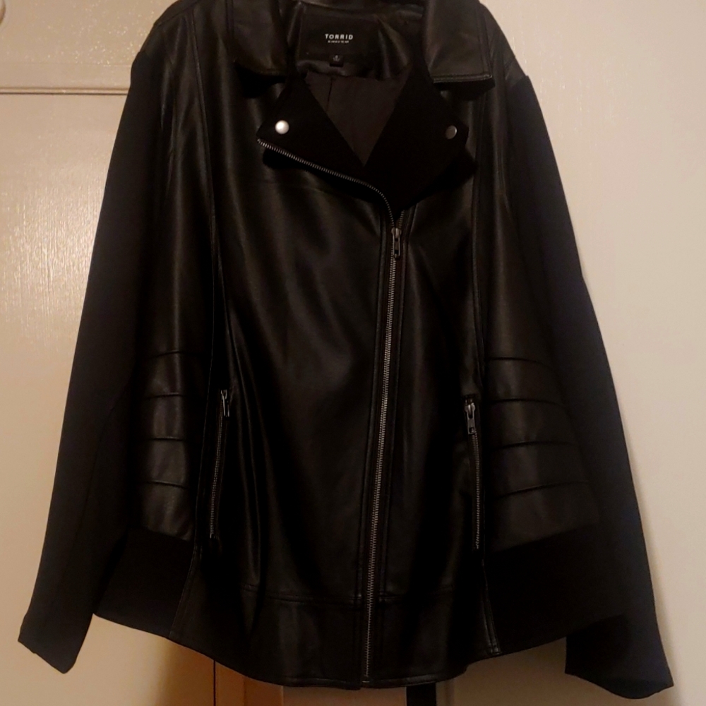 Torrid size6 black faux leather biker jacket Ponte sleeves new without tags